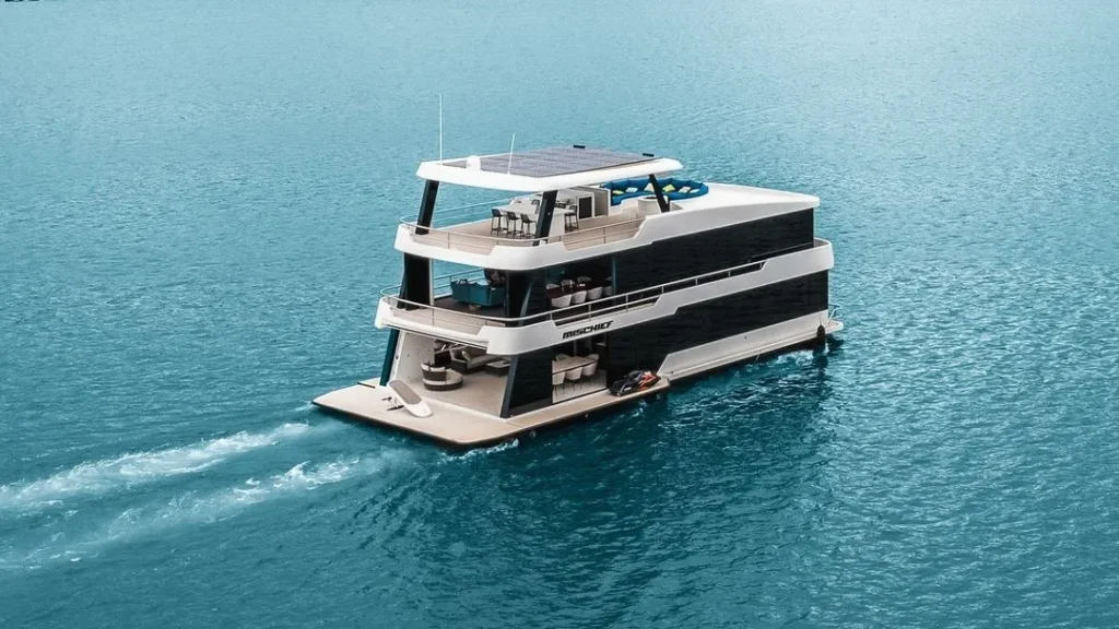 Luxury House Boats: The Ultimate Floating Vacation Experience for 2024