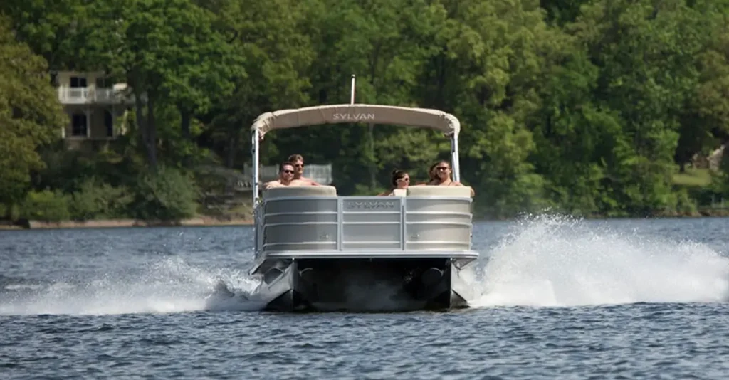 Luxury Pontoon Boats e1702972367388