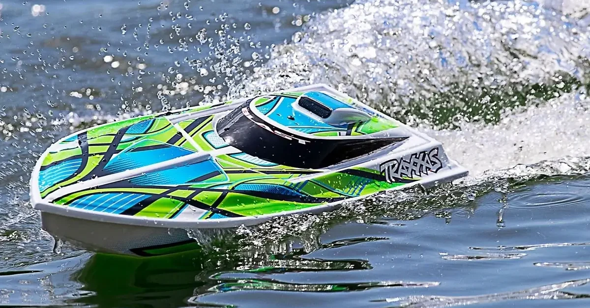 RC Boat Racing: Unleash High-Speed Fun on Water!
